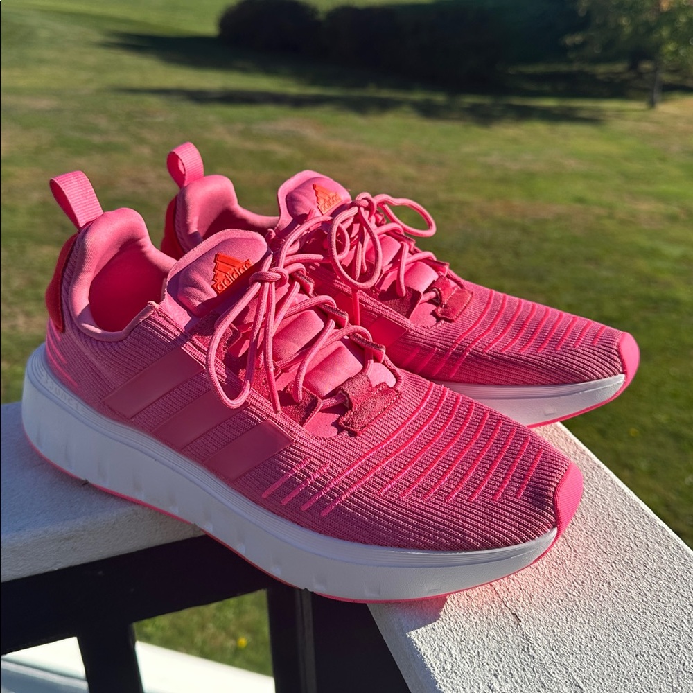 ADIDAS Swift Run 23 Athletic Shoes Women's Size 9.5 - Pink/White IG0563